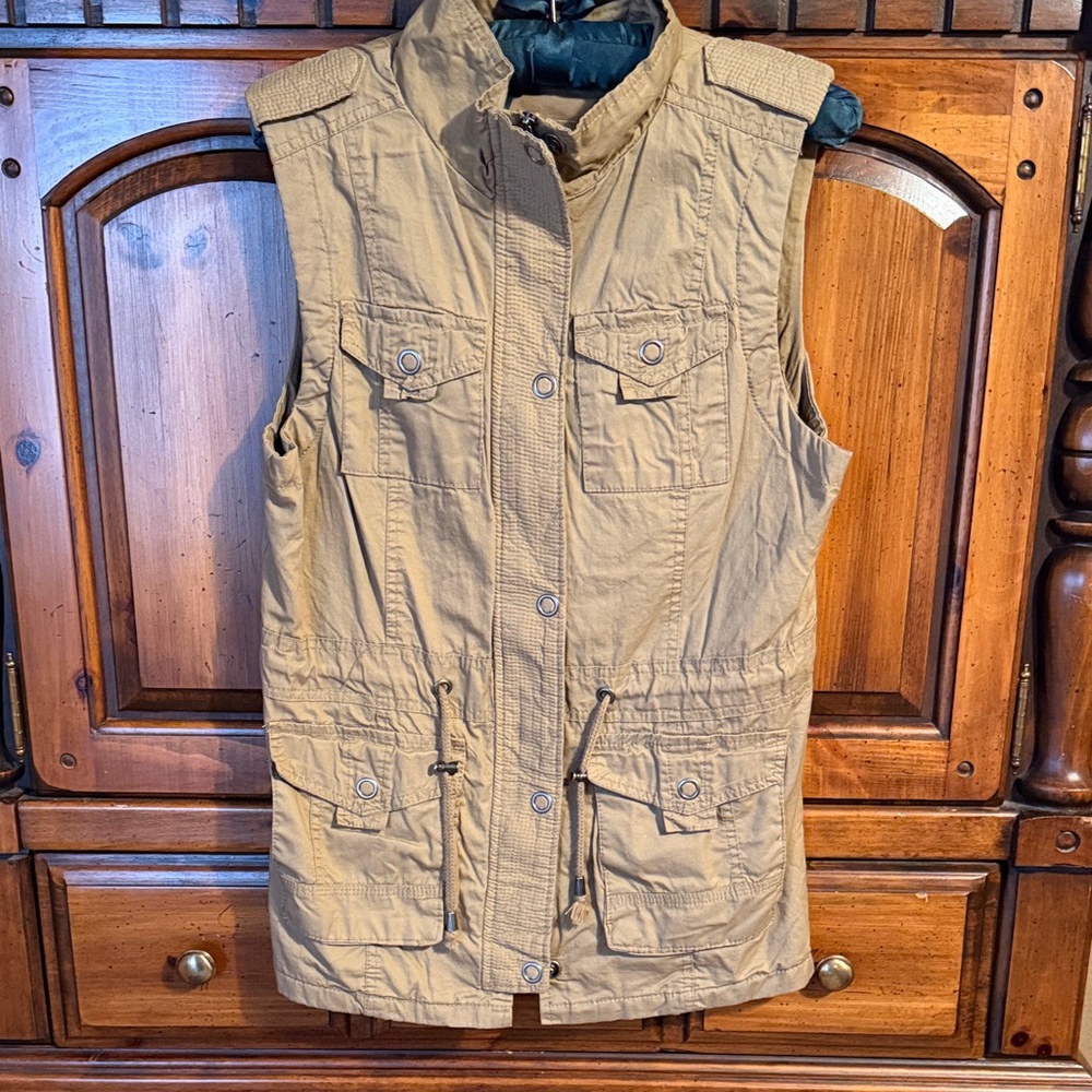 Women's Tan Utility Vest - Lightweight Sleeveless Layer